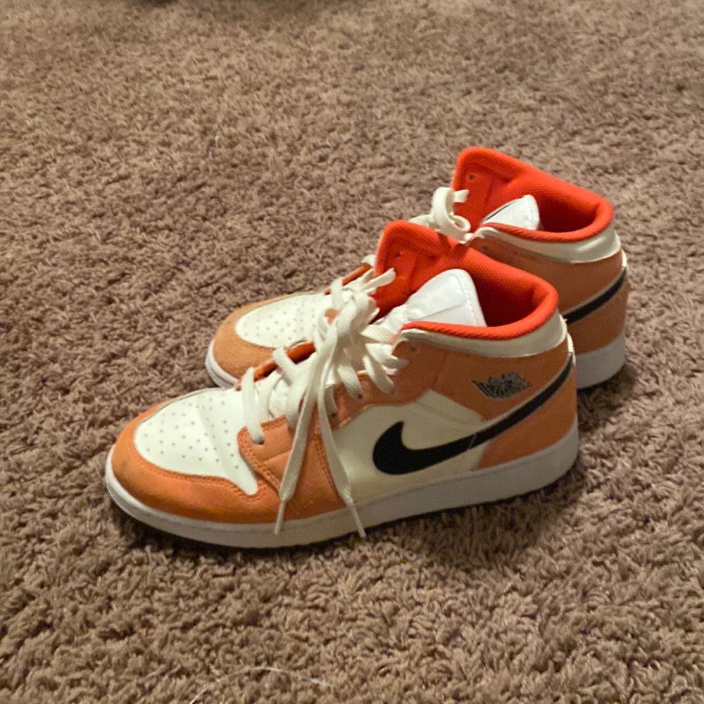 Nike Jordan Mids